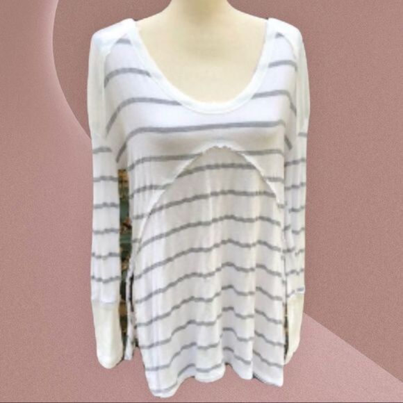 Anthropologie Blu Pepper Long Sleeve V-neck Top with Raw Asymmetrical Hem - Picture 3 of 9